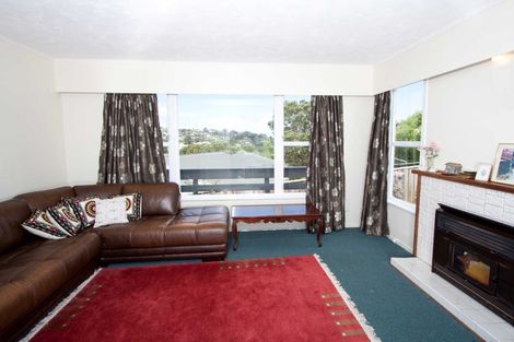 Photo of property in 22 Stewart Drive, Newlands, Wellington, 6037