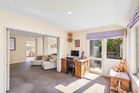 Photo of property in 18 Tyrico Close, Unsworth Heights, Auckland, 0632