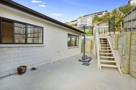 Photo of property in 13 Madeira Close, Whitby, Porirua, 5024