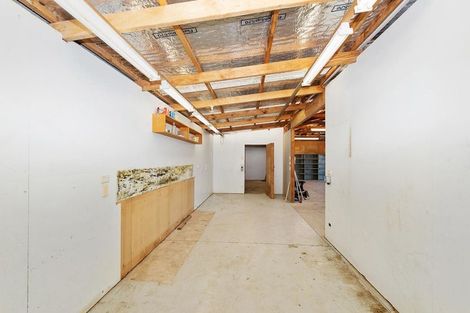 Photo of property in 8 Burgundy Park Avenue, Henderson, Auckland, 0612