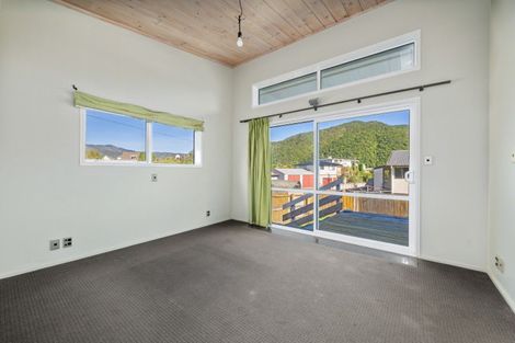 Photo of property in 261 Waikawa Road, Waikawa, Picton, 7220