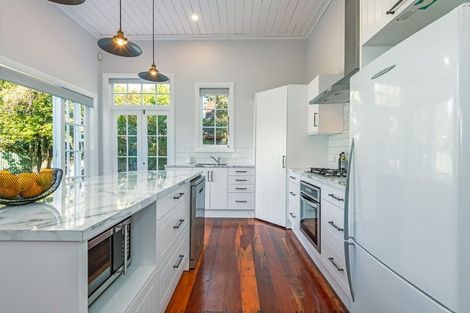 Photo of property in 19 Alfred Street, Roslyn, Palmerston North, 4414