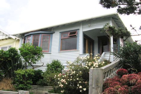 Photo of property in 16 Waikato Street, Island Bay, Wellington, 6023