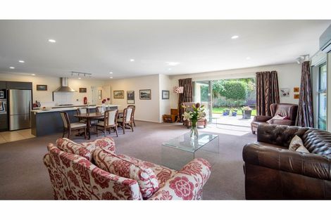 Photo of property in 4 The Oval, Hillmorton, Christchurch, 8024