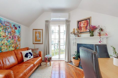 Photo of property in 17 Selwyn Terrace, Thorndon, Wellington, 6011