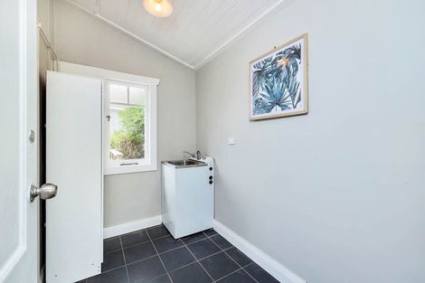 Photo of property in 19 Craigbank Avenue, New Lynn, Auckland, 0600