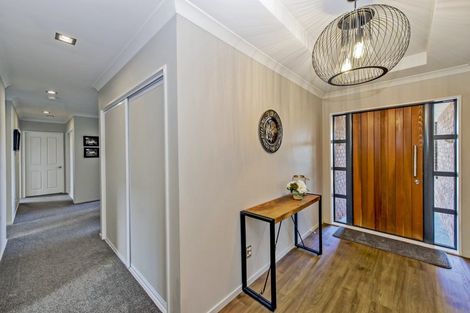 Photo of property in 2 Goldie Place, Rolleston, 7614