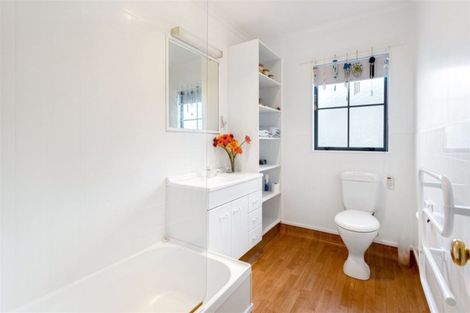 Photo of property in 15b Harrybrook Road, Green Bay, Auckland, 0604