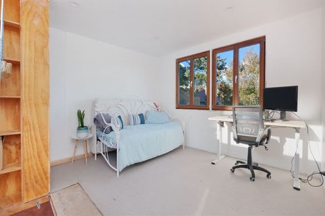 Photo of property in 20 Hawkhurst Road, Lyttelton, 8082
