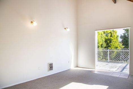 Photo of property in 2/26 Richards Avenue, Forrest Hill, Auckland, 0620