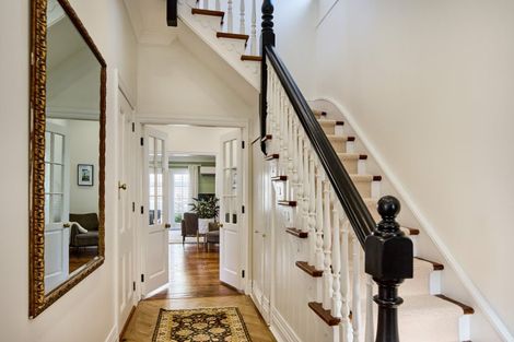 Photo of property in 25 Newman Terrace, Thorndon, Wellington, 6011