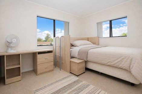 Photo of property in 2/38 Maplesden Drive, Clendon Park, Auckland, 2103