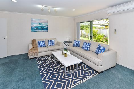 Photo of property in 58 Stellata Court, Randwick Park, Auckland, 2105