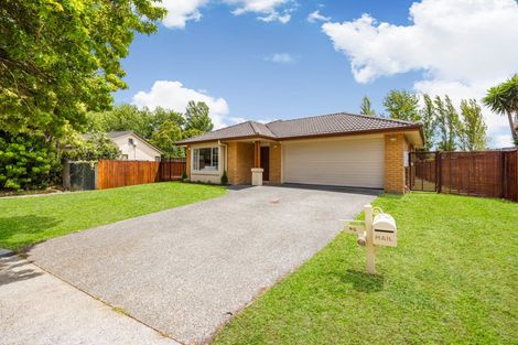 Photo of property in 98 Riverton Drive, Randwick Park, Auckland, 2105