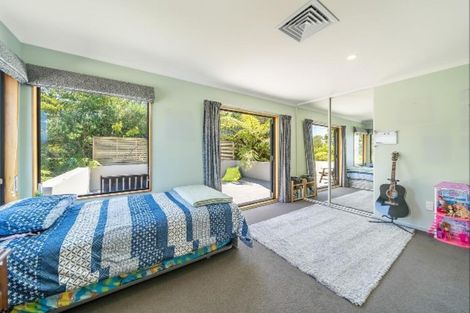 Photo of property in 21 Poto Road, Normandale, Lower Hutt, 5010