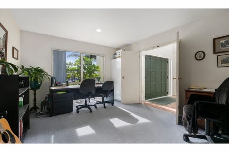 Photo of property in 22 Margaret Henry Crescent, Oteha, Auckland, 0632