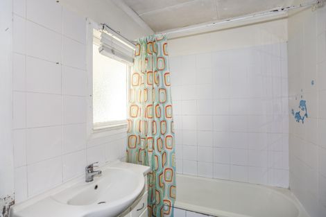 Photo of property in 1 Booth Crescent, Tuakau, 2121