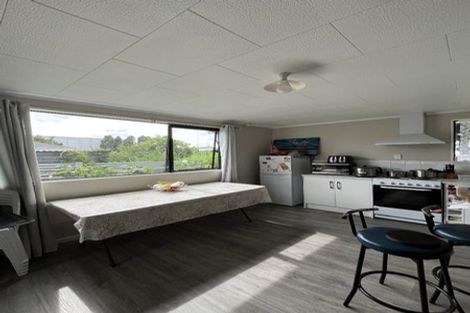 Photo of property in 2/4 Calvert Street, Papakura, 2110