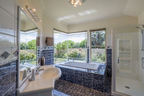 Photo of property in 31 Flaxmere Street, Waikanae Beach, Waikanae, 5036