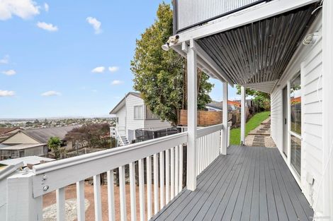 Photo of property in 1a Highgrove Lane, Totara Vale, Auckland, 0632