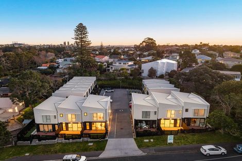 Photo of property in 2/16 Handley Avenue, Narrow Neck, Auckland, 0624