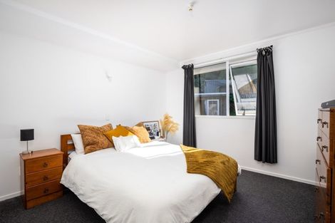 Photo of property in 6a Shaldon Crescent, Blagdon, New Plymouth, 4310