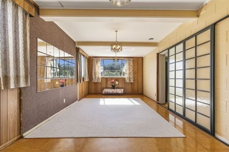 Photo of property in 40 Godley Road, Green Bay, Auckland, 0604