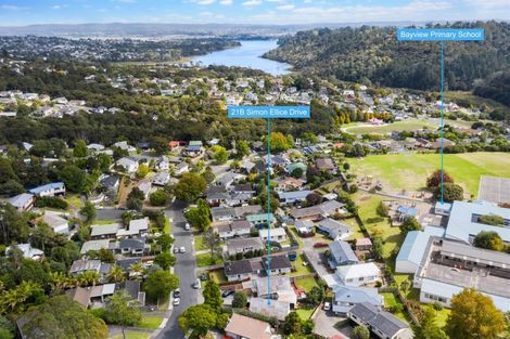 Photo of property in 2/21 Simon Ellice Drive, Bayview, Auckland, 0629