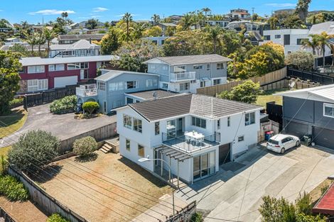 Photo of property in 1/525 Beach Road, Murrays Bay, Auckland, 0630