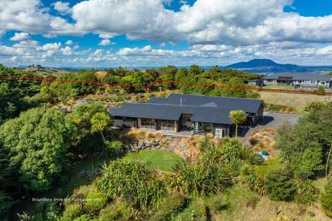 Photo of property in 124 Highland Drive, Acacia Bay, Taupo, 3385