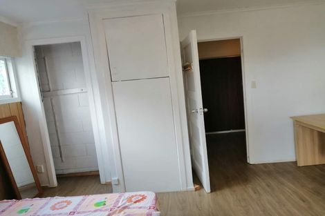 Photo of property in 54 Royal View Road, Te Atatu South, Auckland, 0610