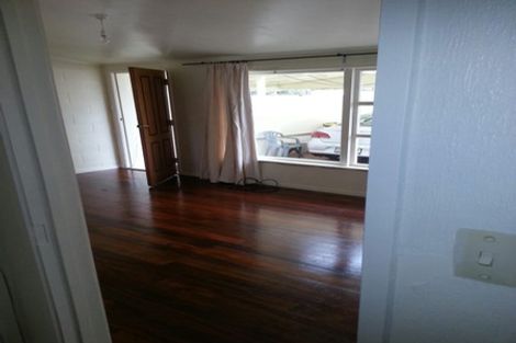 Photo of property in 2/2 Lansdowne Street, Bayswater, Auckland, 0622