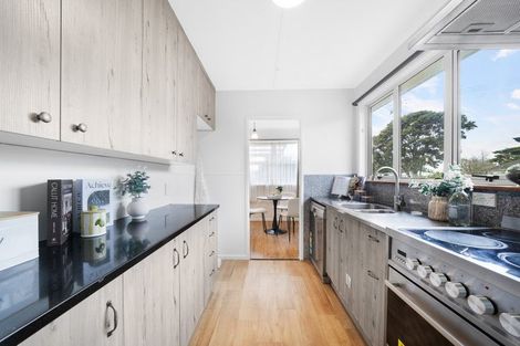 Photo of property in 44 Longburn Road, Henderson, Auckland, 0610