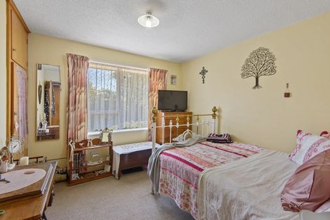 Photo of property in 18 La Perouse Place, Northcote, Christchurch, 8052