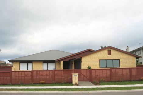 Photo of property in 77 Hillcrest Road, Raumati Beach, Paraparaumu, 5032