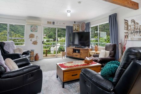 Photo of property in 45 Dorset Street, Picton, 7220