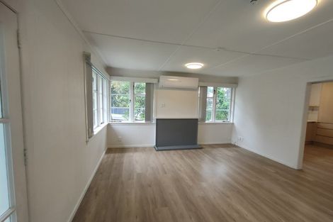 Photo of property in 2/10 Exmouth Road, Northcote, Auckland, 0627