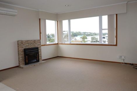 Photo of property in 6 Camelot Place, Glenfield, Auckland, 0629