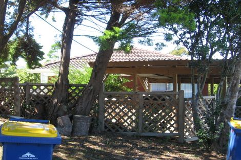 Photo of property in 2/8 Phillipa Place, Browns Bay, Auckland, 0630