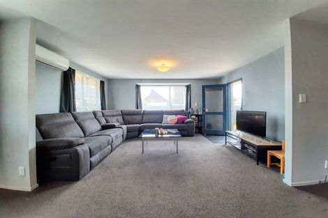 Photo of property in 2/17b Prestons Road, Redwood, Christchurch, 8051