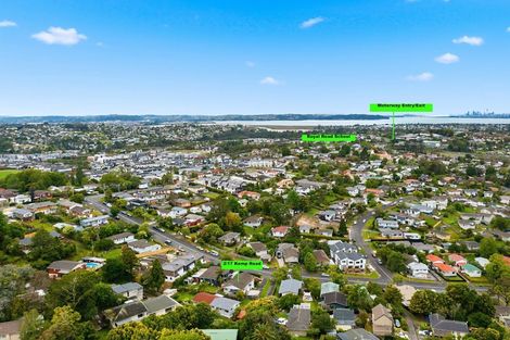 Photo of property in 2/17 Kemp Road, Massey, Auckland, 0614