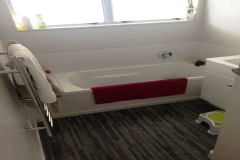 Photo of property in 111 Oakfield Crescent, Pukete, Hamilton, 3200