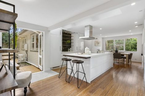 Photo of property in 122 Beach Road, Castor Bay, Auckland, 0620