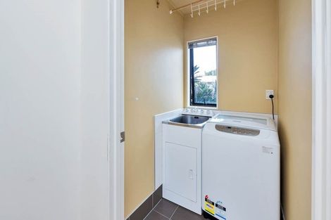 Photo of property in 76a View Road, Henderson, Auckland, 0612