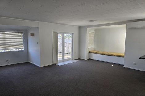 Photo of property in 2/1 Tomintoul Place, Highland Park, Auckland, 2010