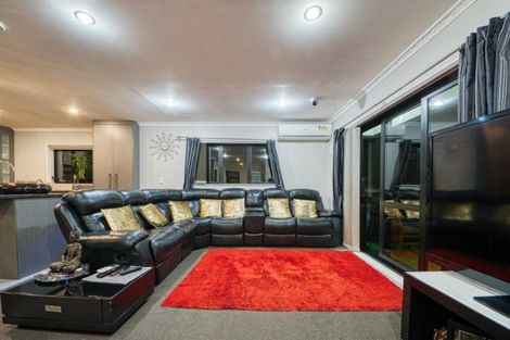 Photo of property in 14 Bradnor Meadows Drive, Swanson, Auckland, 0612