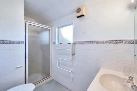 Photo of property in 1 William Bond Street, Stanley Point, Auckland, 0624