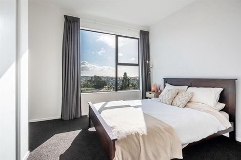 Photo of property in 4/15 Chivalry Road, Glenfield, Auckland, 0629