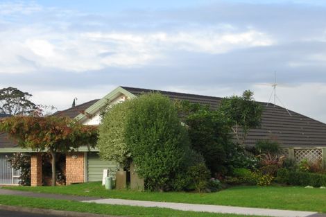 Photo of property in 73 Gosford Drive, Botany Downs, Auckland, 2010