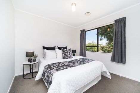 Photo of property in 60 Hillcrest Drive, Kelvin Grove, Palmerston North, 4414